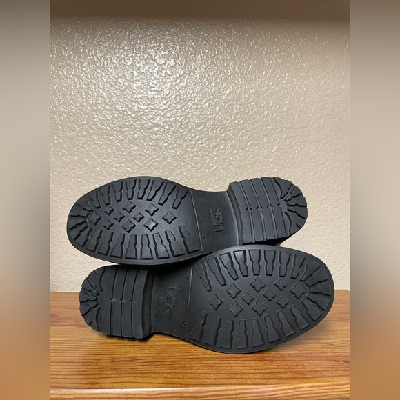 UGG Blayre Boot IV in excellent Condition us size 7 metallic Combat green - Picture 13 of 14